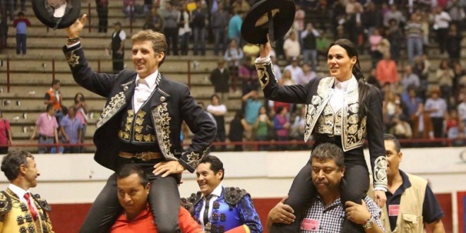 A hombros, Hermoso de Mendoza y Serrano en ORIZABA (*Fotos*)