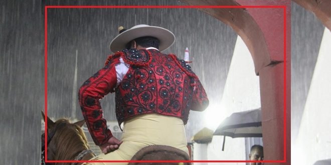 Pese a lluvia y granizo… ¡el MAESTRO ZOTOLUCO echa pa’lante y se da la corrida de PUEBLA!