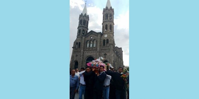 Tras la Plaza de Apizaco, los restos de El Pana visitaron la Basílica de la Misericordia (*Fotos*)