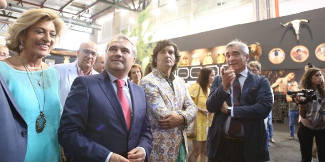 Inaugura MORANTE DE LA PUEBLA exposición en España (*Video*)